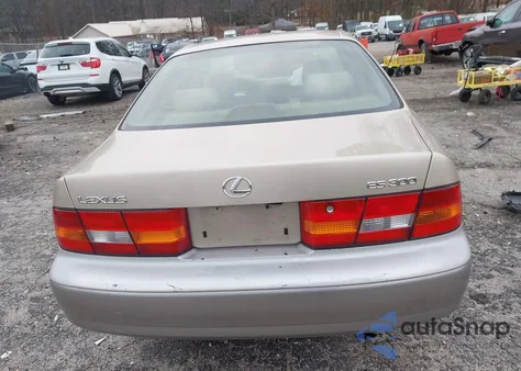 1998 Lexus Es 300 z USA, uszkodzony, nr VIN JT8BF28GXW0096070